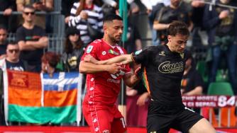 2025年04月13日 意甲-菲拉破门后染红 威尼斯1-0小胜蒙扎