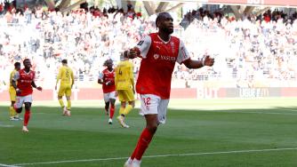 2025年04月21日 法甲-麦肯齐染红塞耶巴乔破门制胜 兰斯1-0十人图卢兹