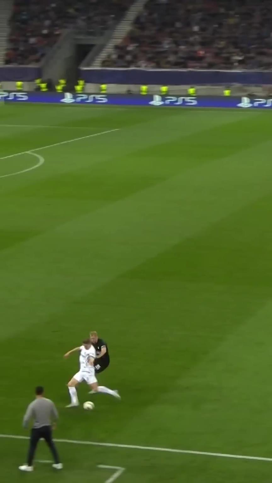 强壮的体格惊人的速度！约克雷斯边路生吃后卫一条龙破门！