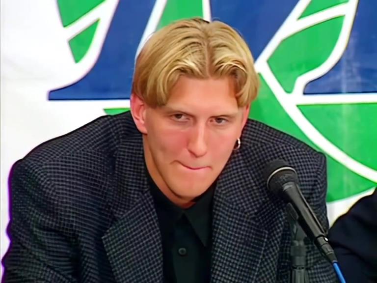 诺天王年轻时的颜值确实高呀