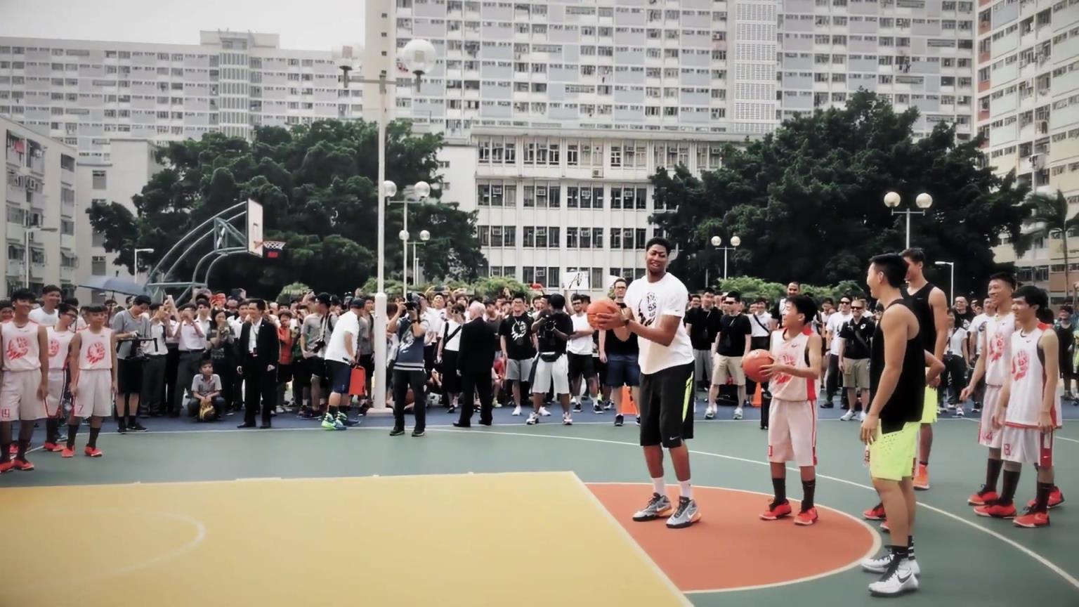 何时能再来？浓眉当年中国行玩得很开心啊！那时还满脸青涩~