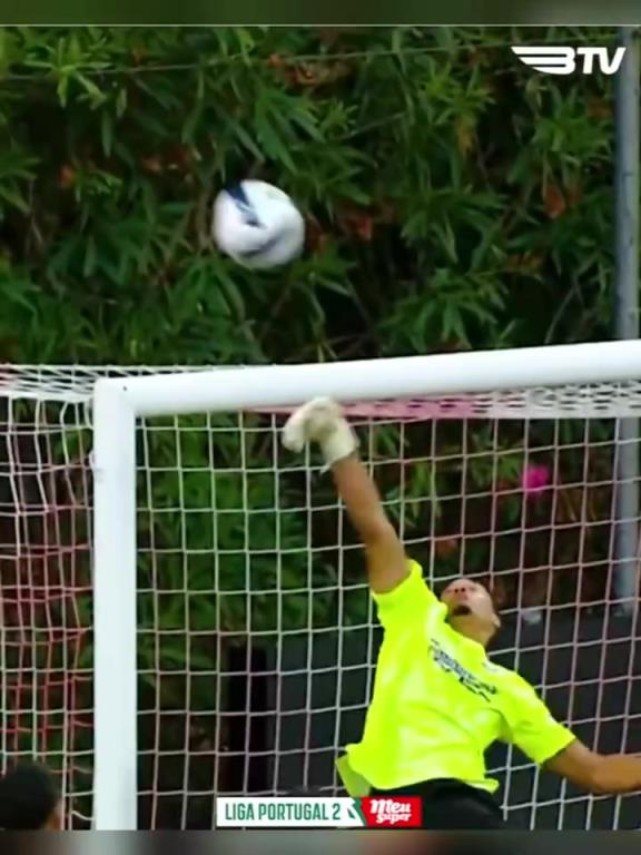 小伙可以！波尔蒂芒人两门将被罚下，中卫客串获全场最佳