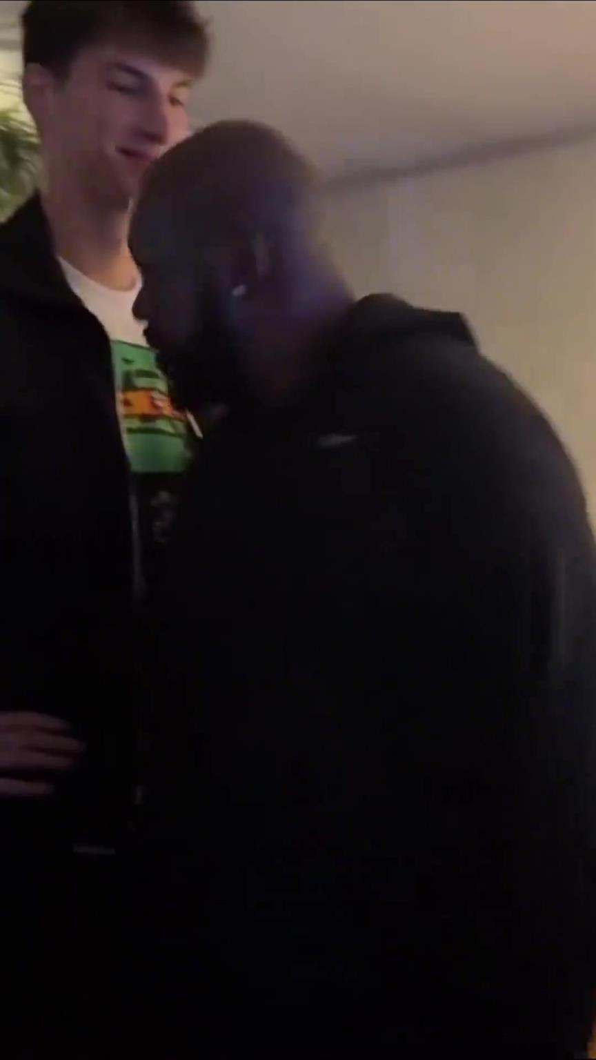 奥胖：当2米16的大鲨鱼本鱼以为天下无敌 结果秒变小鱼干