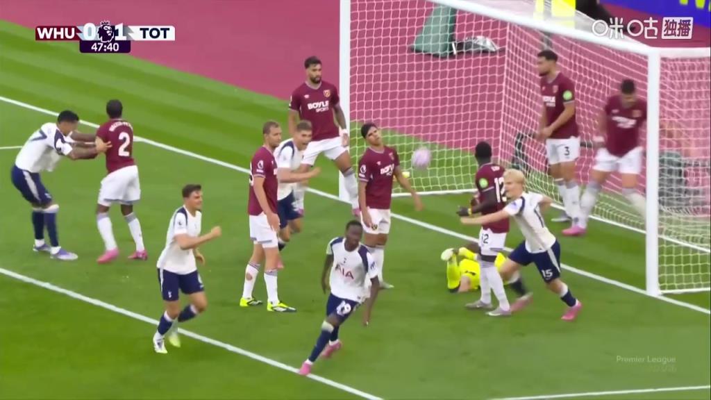 热刺打破僵局！西蒙斯角球送助攻！萨尔后点头槌破门！