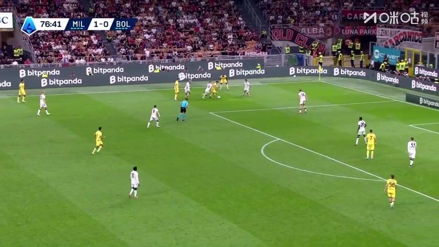 稍显无奈！普利希奇禁区内被放倒，裁判毫无表示