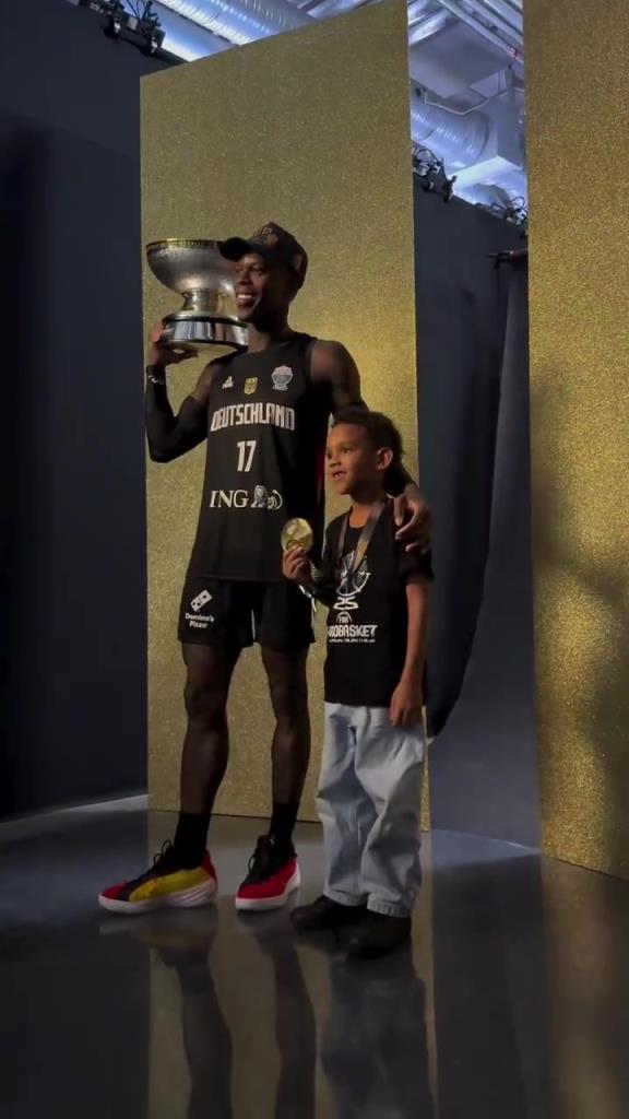 世界杯+欧锦赛双冠！施罗德是否超越司机成为德国男篮第一人